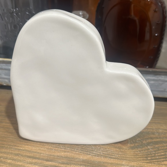Rae Dunn KISSES Ceramic Heart - Picture 2 of 10